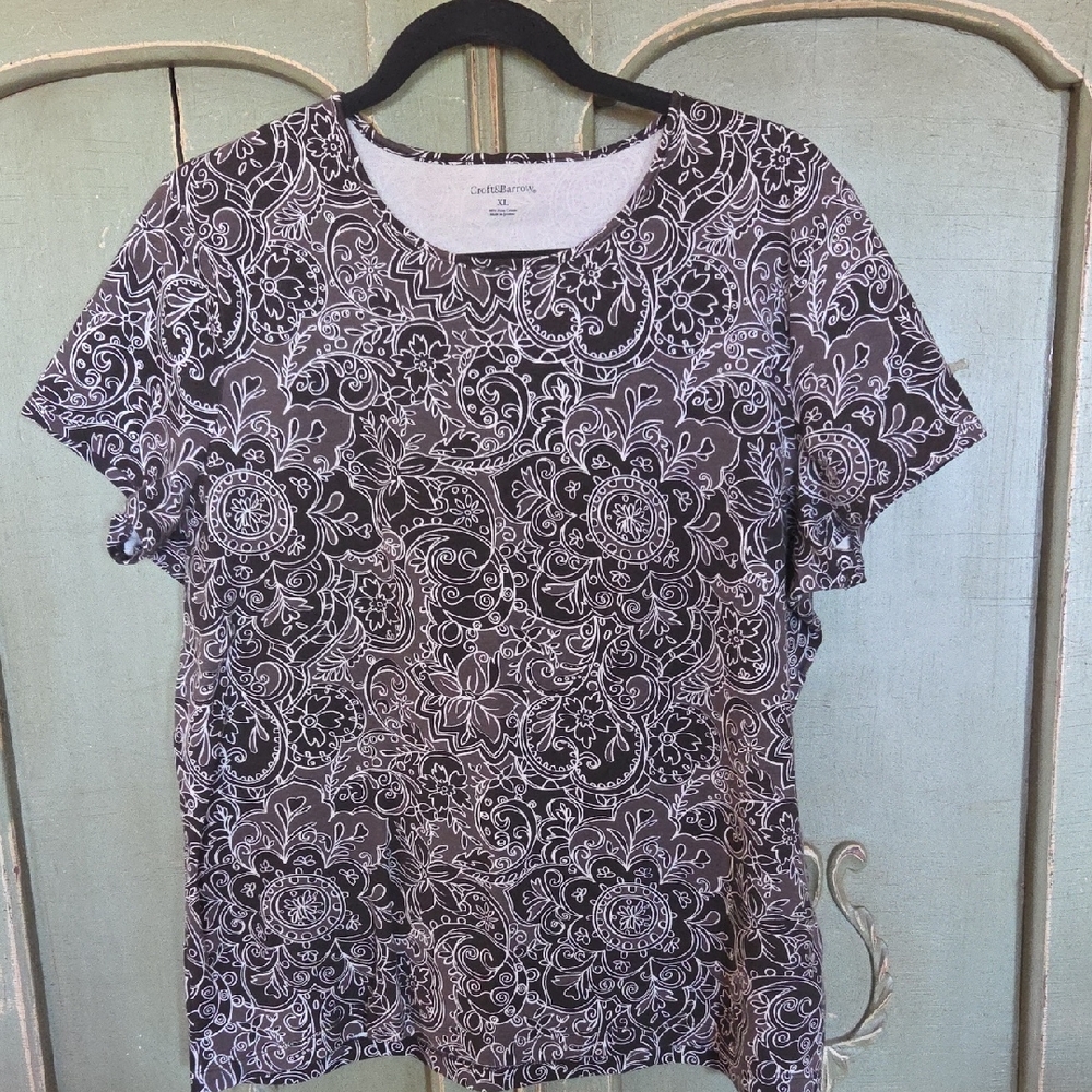 Croft & Barrow Brown and White Paisley Short Sleeve Tee
